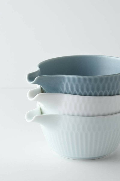 Oda Pottery: Sazanami Design Porcelain Bowl with Pouring Lip (White) 小田陶器さざなみ片口小鉢(白)