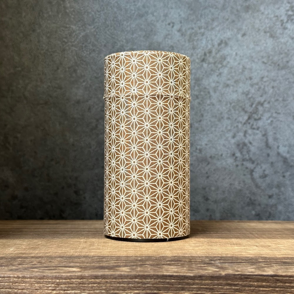 奥村製罐:茶筒 布製(煎茶175g用)、絵柄:麻の葉 茶