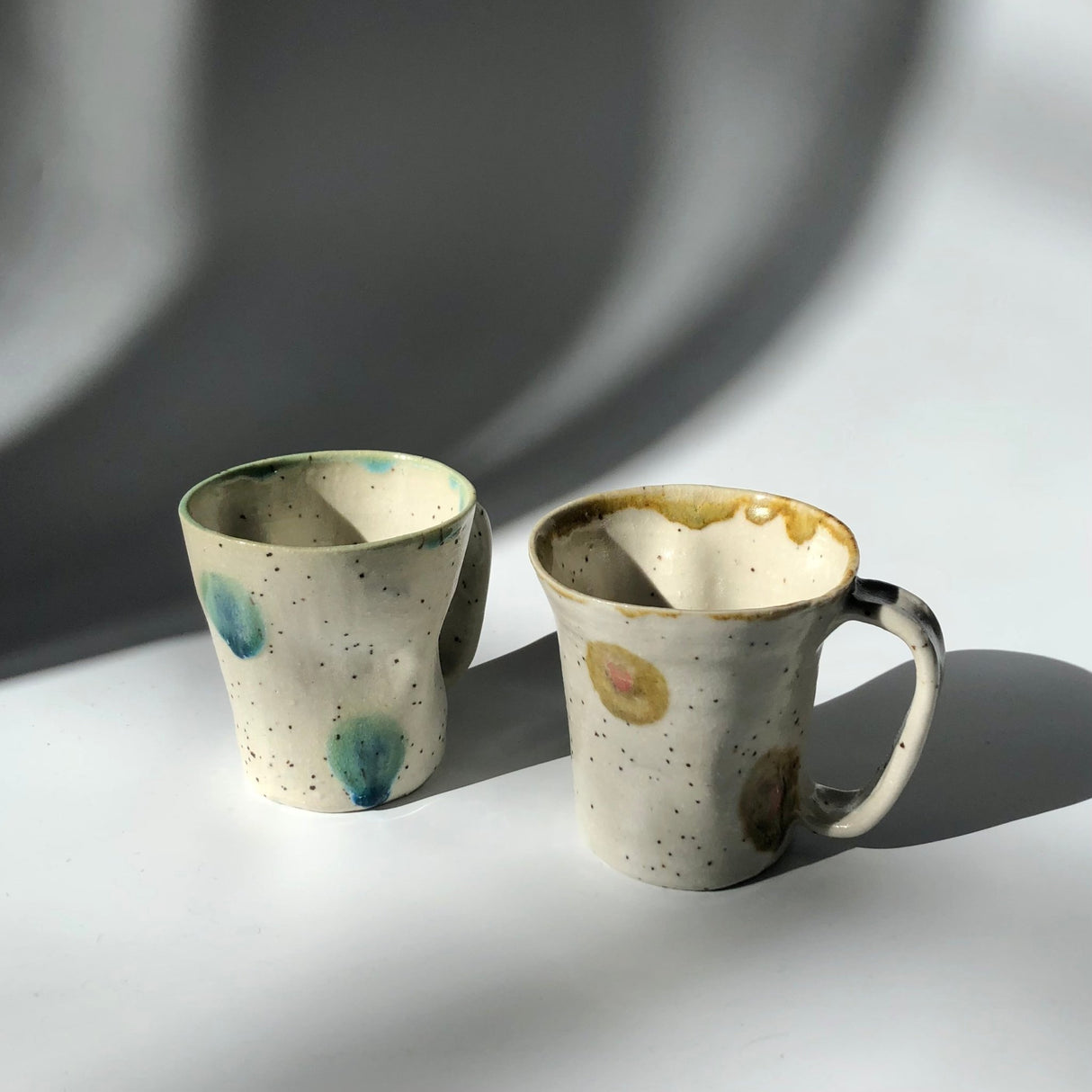 Hiroshi Hirai: Heart Shaped Mug Cup, Green Accents - natsumiya.live
