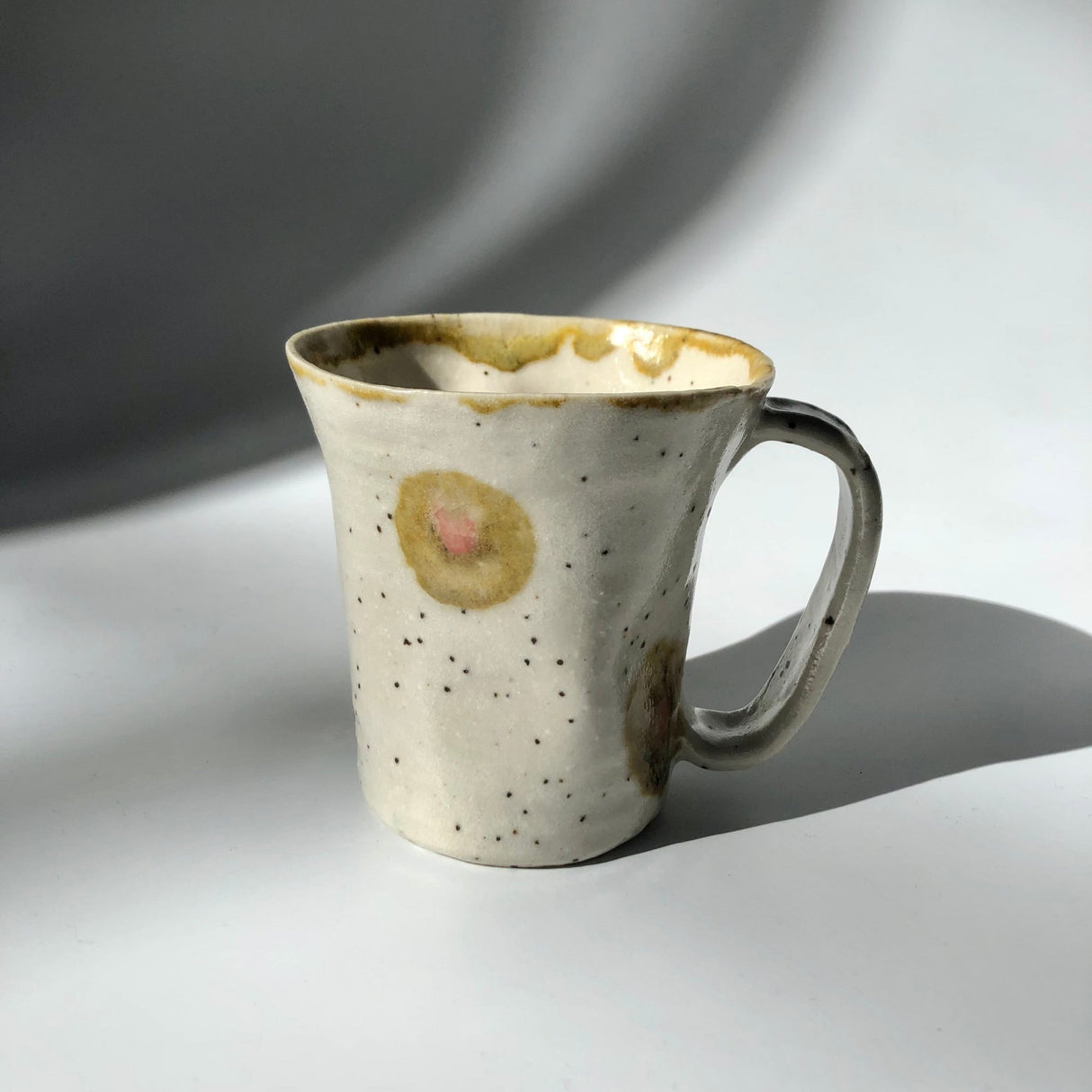 Hiroshi Hirai: Heart Shaped Mug Cup, Yellow Accents - natsumiya.live