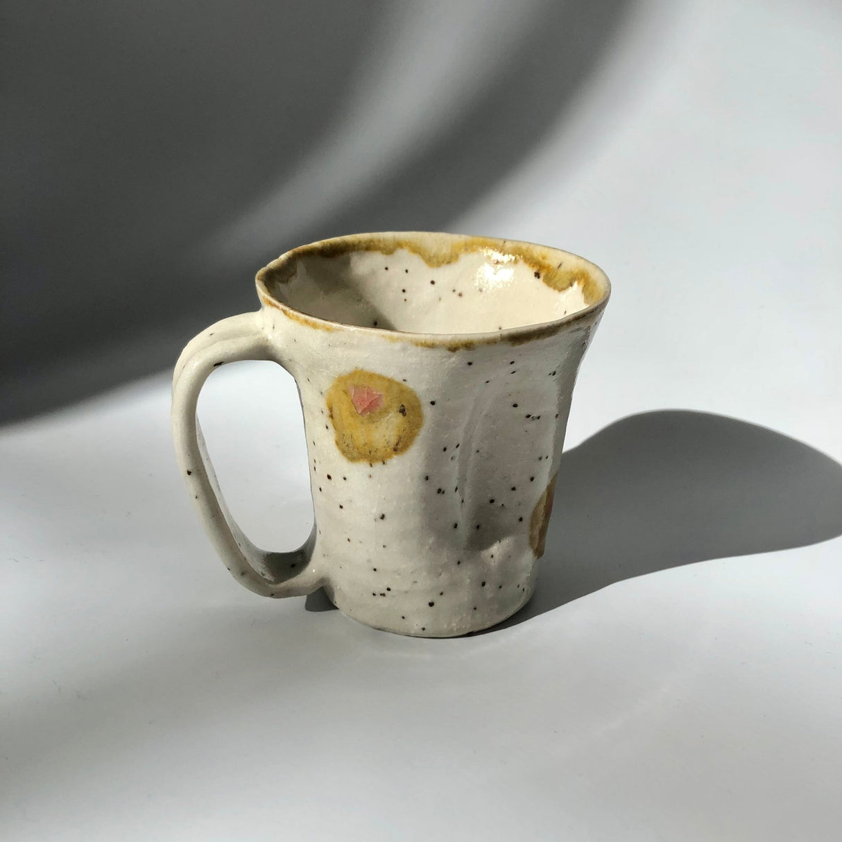 Hiroshi Hirai: Heart Shaped Mug Cup, Yellow Accents - natsumiya.live