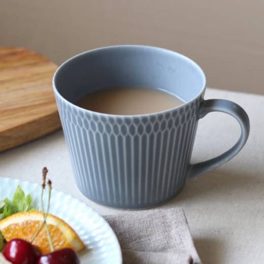 Oda Pottery: Sazanami Design Porcelain Mug Cup (Blue) 小田陶器さざなみマグカップ(ブルー) - natsumiya.live
