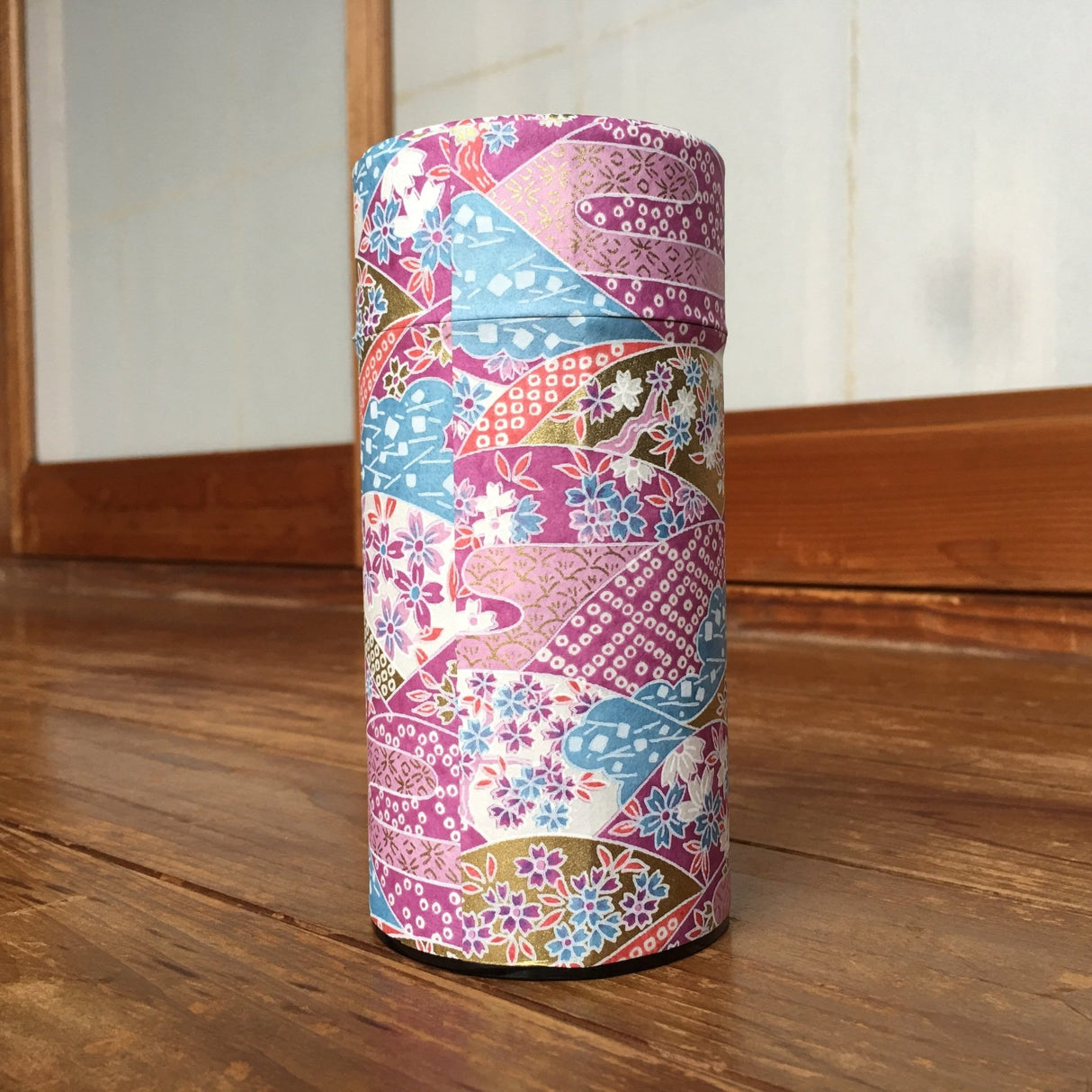 Okumura Seikan: Tea Canister, Chiyogami Washi Paper - Purple (No. 702, 175g) - natsumiya.live