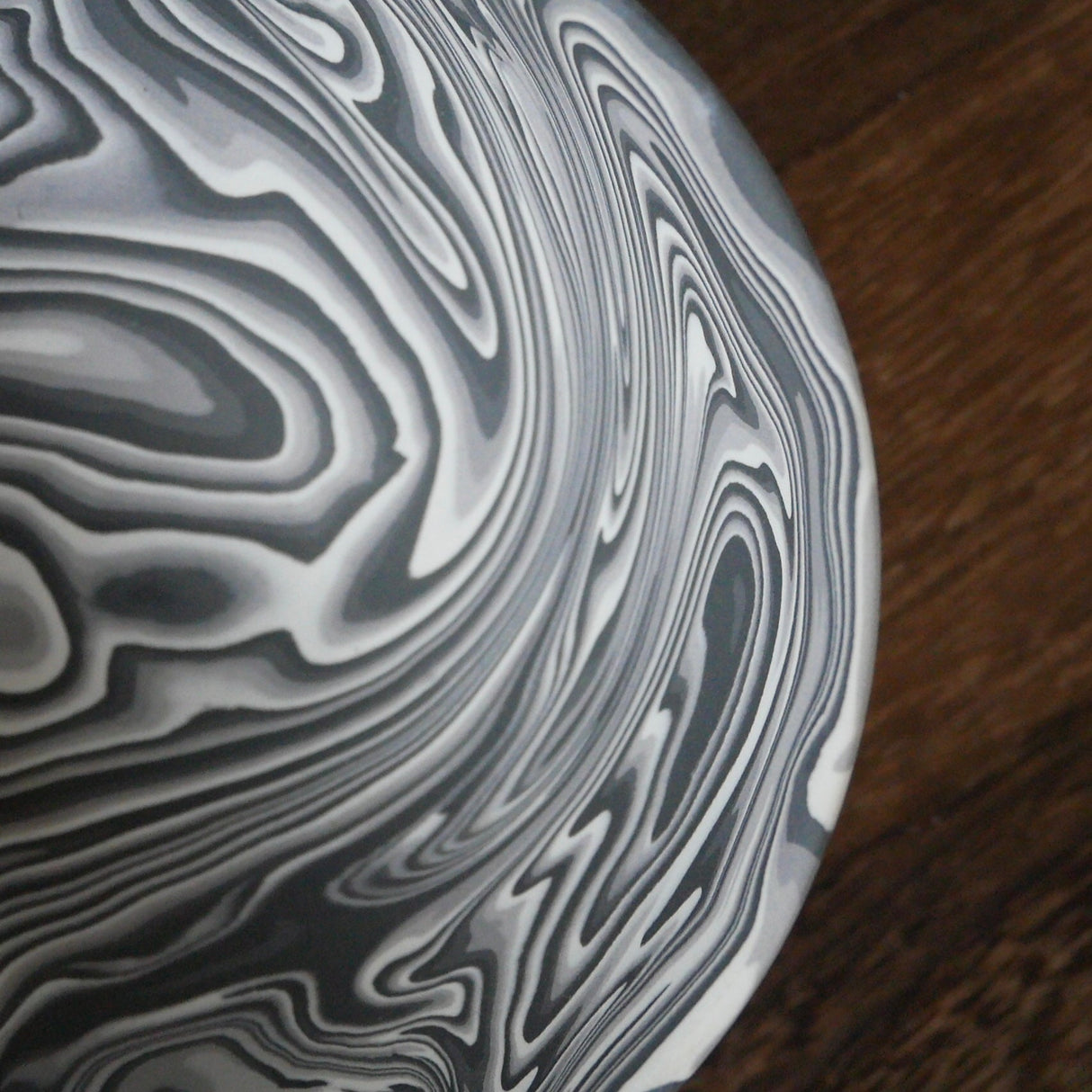 Shinro Yamamoto: Marble Porcelain Matcha Bowl 650 - natsumiya.live