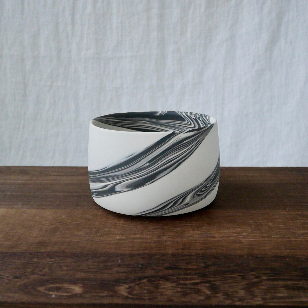 Shinro Yamamoto: Marble Porcelain Matcha Bowl 800 - natsumiya.live