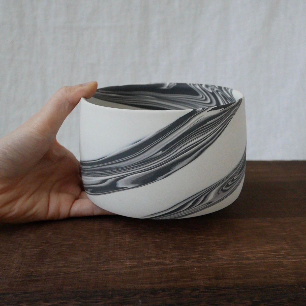 Shinro Yamamoto: Marble Porcelain Matcha Bowl 800 - natsumiya.live