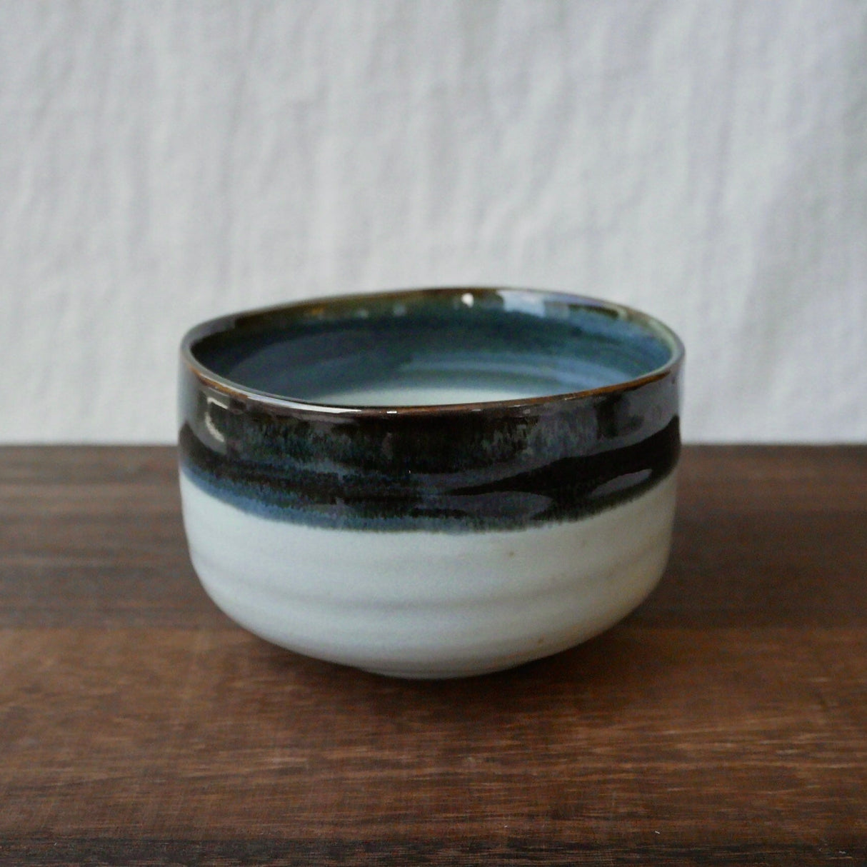 Yamaki Ikai M2034: Toho Blue Yohen Matcha Tea Bowl 唐峰紺窯変抹茶碗 - natsumiya.live