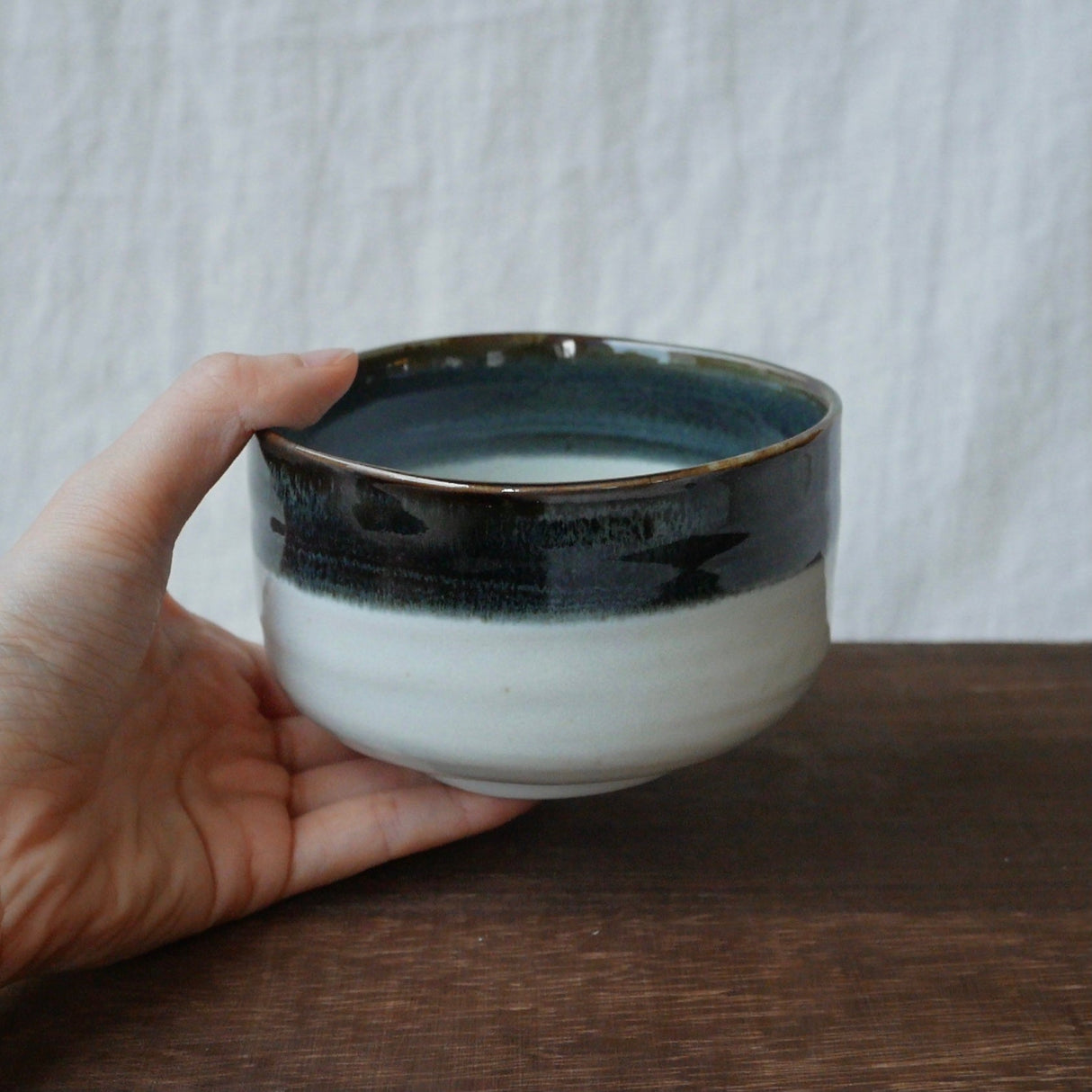 Yamaki Ikai M2034: Toho Blue Yohen Matcha Tea Bowl 唐峰紺窯変抹茶碗 - natsumiya.live