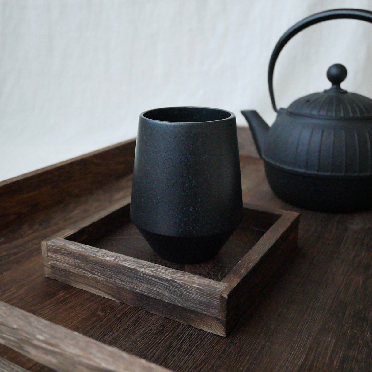 Yamani - Yamatsu Gifu: Minimalist Frustum Yunomi Tumbler, Black - natsumiya.live