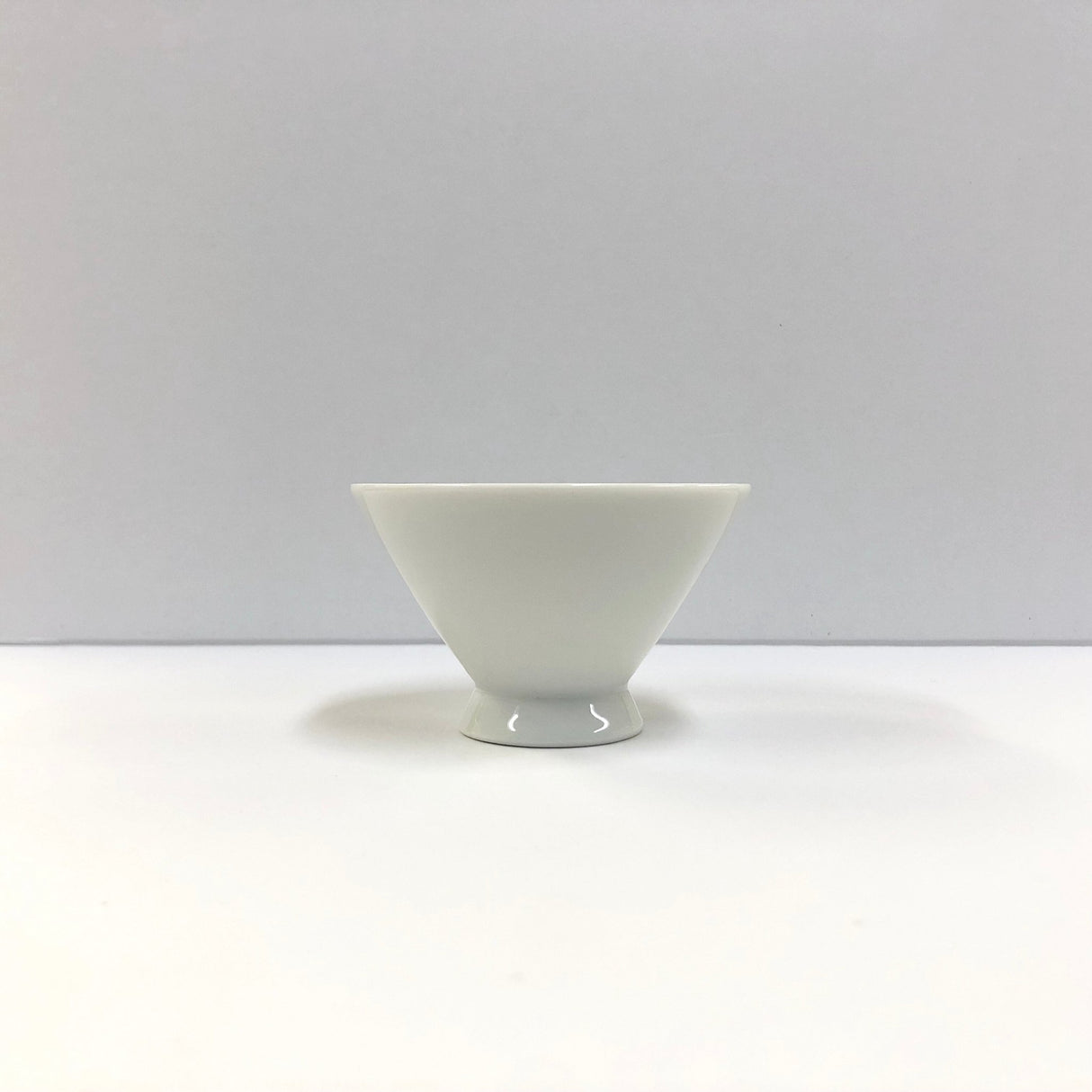 Yamatane: Tea Professional's White Porcelain Tea Cup - Asagao - natsumiya.live