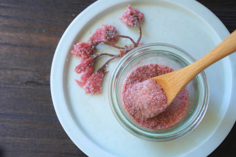 sakura pink salt on a plate by natsumiya.live