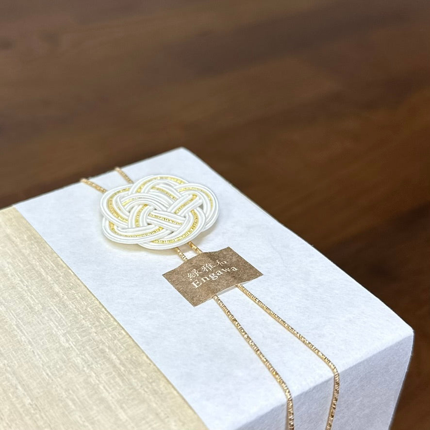 Engawa gift box upclose natsumiya.live
