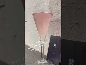 Sun rouge green tea turns pink with lemon juice added