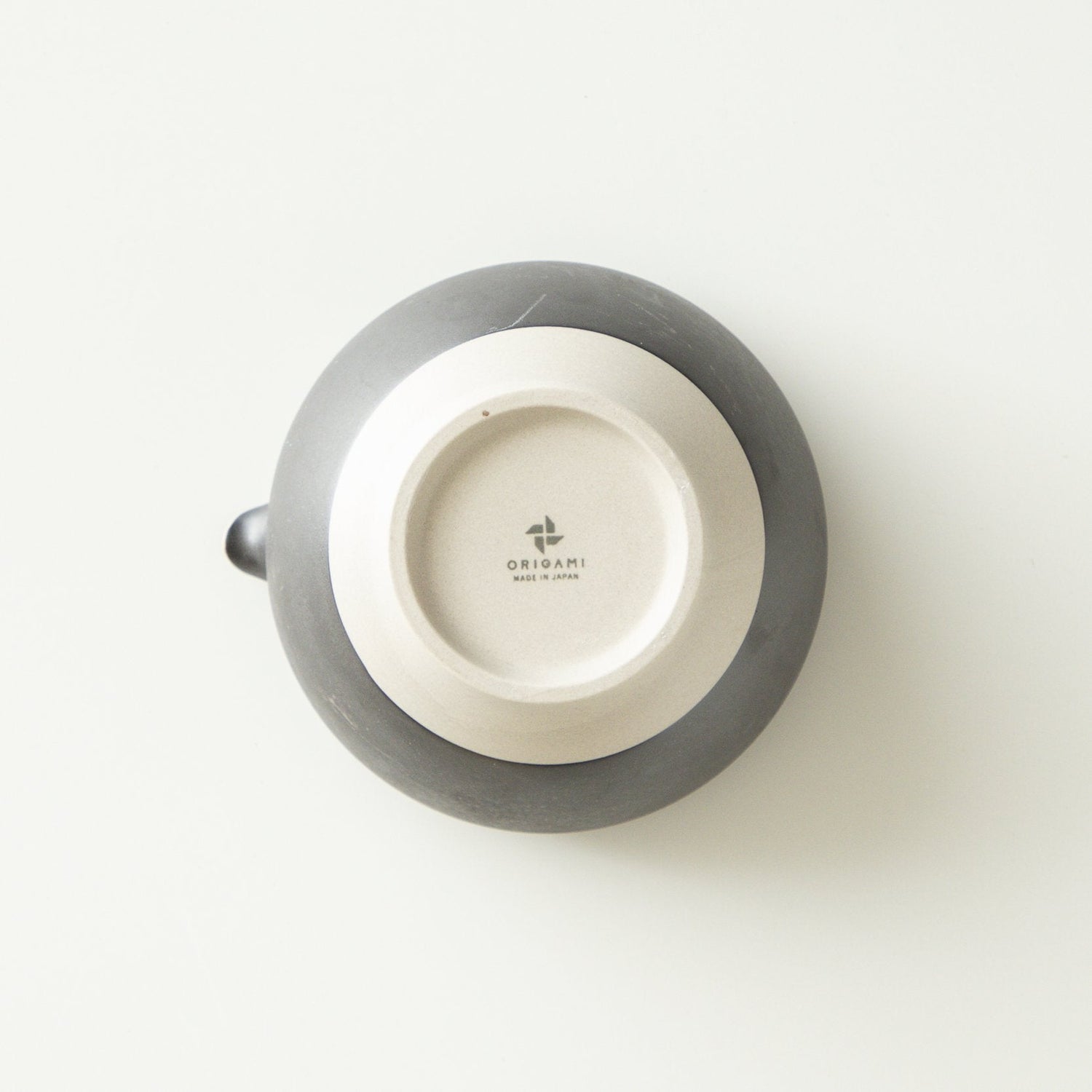 (while stock lasts) Origami Tea Akatsuki Black Minoyaki Porcelain Matcha Bowl with Pouring Lip　抹茶碗 暁月ブラック