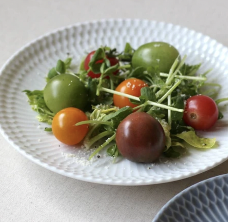 Oda Pottery: Sazanami Design 20cm Plate (White) 小田陶器さざなみプレート 20cm（白）