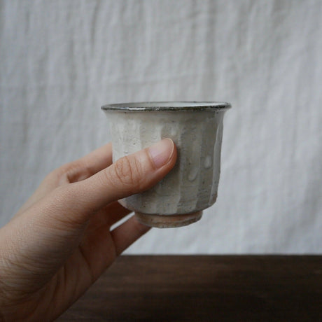 Gotanbayashi Kama: Karatsuyaki Porcelain Yunomi Cup - natsumiya.live