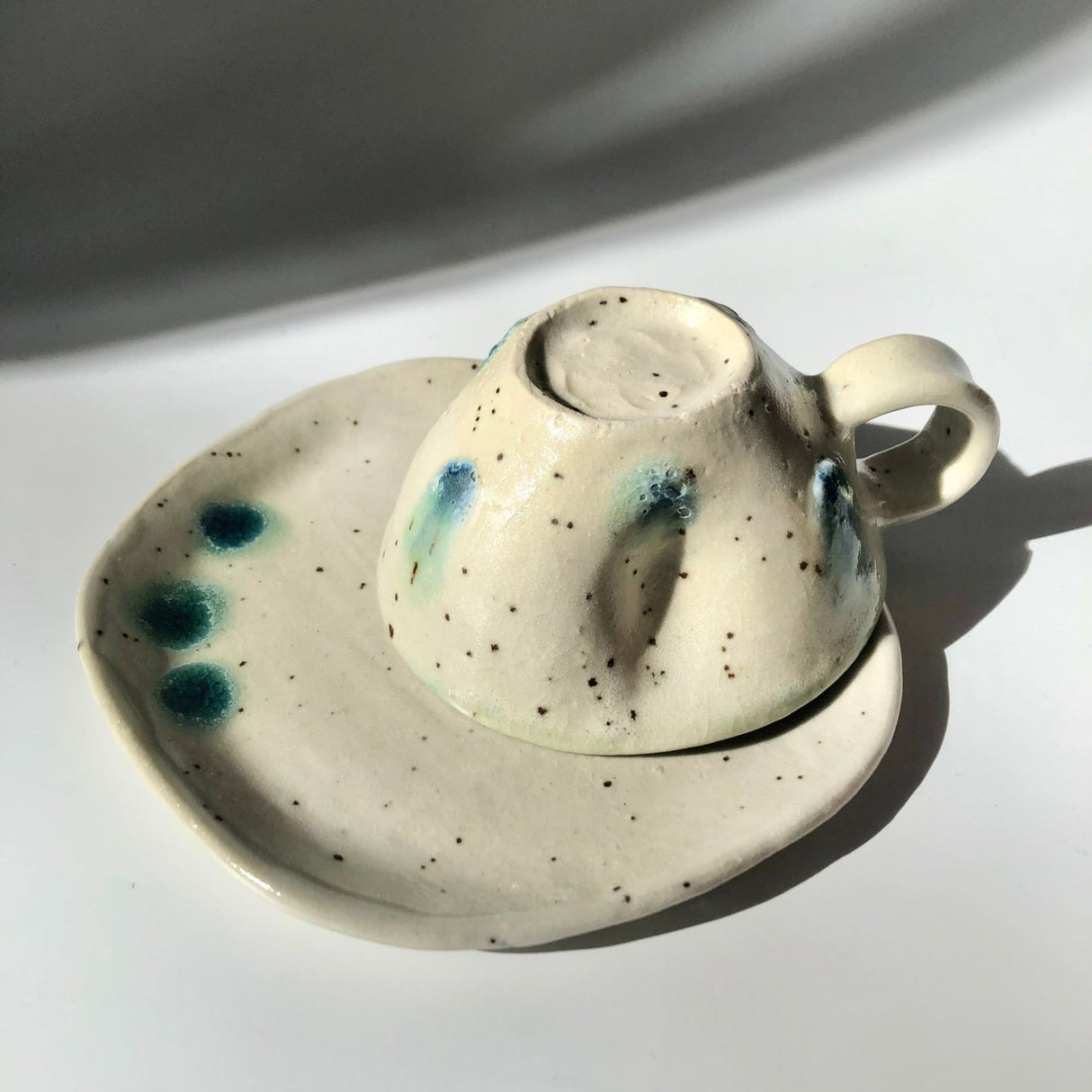 Hiroshi Hirai: Heart Shaped Cup & Saucer Set, Green Accents - natsumiya.live