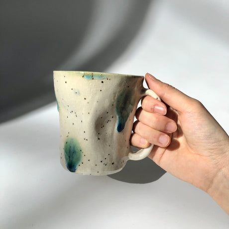 Hiroshi Hirai: Heart Shaped Mug Cup, Green Accents - natsumiya.live