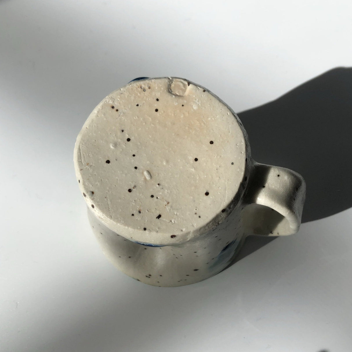 Hiroshi Hirai: Heart Shaped Mug Cup, Green Accents - natsumiya.live