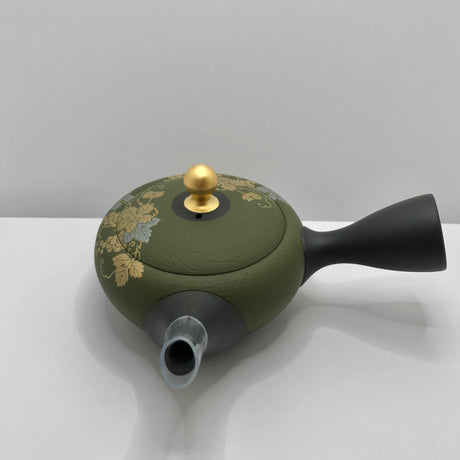 Isobe Ceramics se107: Tokoname Kyusu Golden Grapes Motif by Shouhou 250 ml 金葡萄 - natsumiya.live