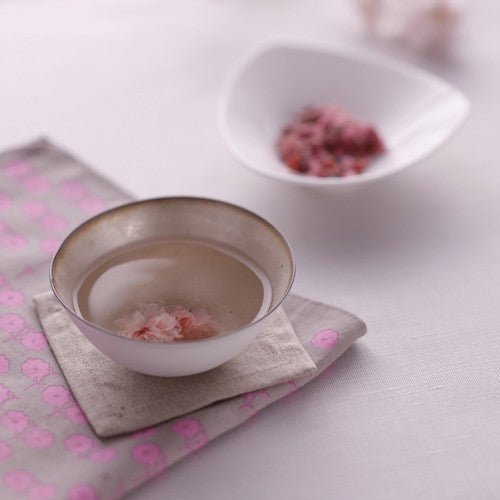 Obubu Tea: Sakura Flowers Herbal Tea - natsumiya.live