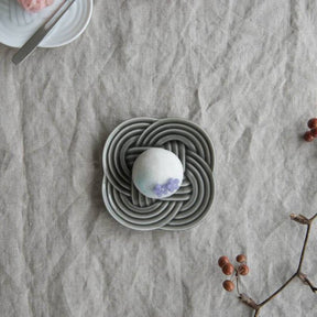 Oda Pottery: Wagashi Plate Gray (10.5 cm) - natsumiya.live