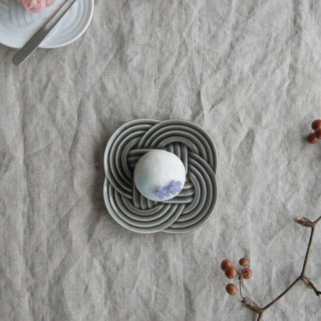 Oda Pottery: Wagashi Plate Gray (10.5 cm) - natsumiya.live