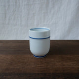 Saikai Ceramics: Blue Trim, White Porcelain Yunomi Tea Cup with Blue Accents 150 ml - natsumiya.live