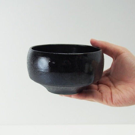Saikai Ceramics: Hakuwan - Wabikuro, Black Porcelain Matcha Bowl with Gift Box - natsumiya.live