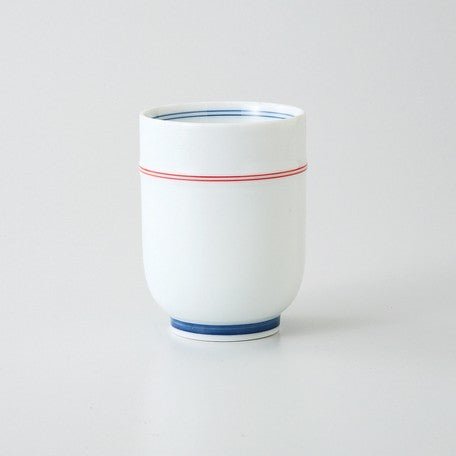 Saikai Ceramics: Red Trim, White Porcelain Yunomi Tea Cup with Blue Accents 150 ml - natsumiya.live