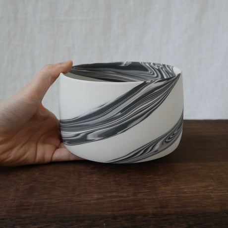 Shinro Yamamoto: Marble Porcelain Matcha Bowl 800 - natsumiya.live