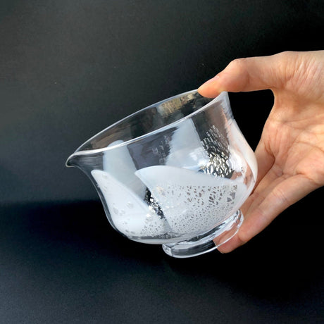 Suikaen: Katakuchi Chawan Glass Matcha Bowl with Spout (Tomoe, 巴) - natsumiya.live