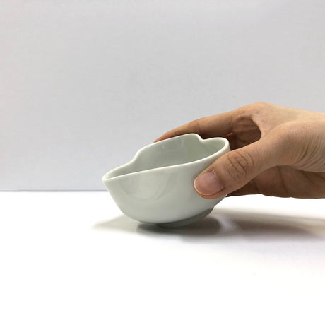 Yamatane: Tea Professional's White Porcelain Cooling Bowl, Yuzamashi - natsumiya.live