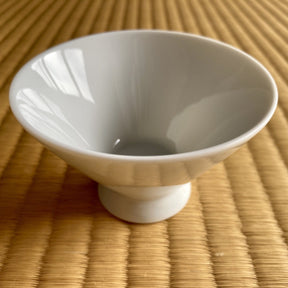 Yamatane: Tea Professional's White Porcelain Tea Cup - Asagao - natsumiya.live