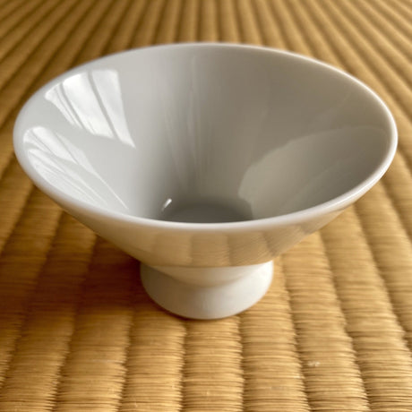 Yamatane: Tea Professional's White Porcelain Tea Cup - Asagao - natsumiya.live