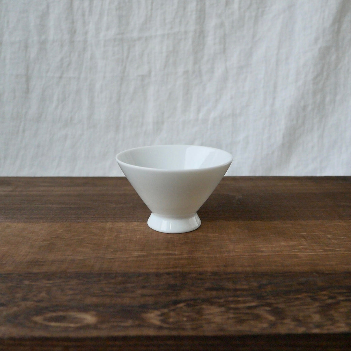 Yamatane: Tea Professional's White Porcelain Tea Cup - Asagao - natsumiya.live